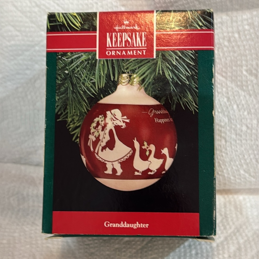 BNIB Vintage 1990 Hallmark Keepsake Granddaughter Glass Ornament